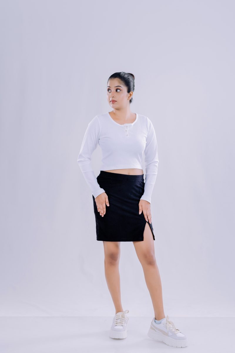 White Ribbed Kint Crop Top - Image 3
