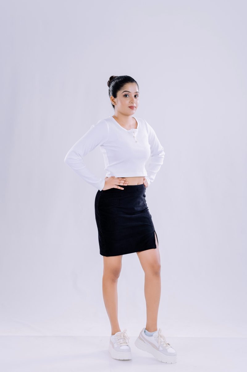 White Ribbed Kint Crop Top - Image 4