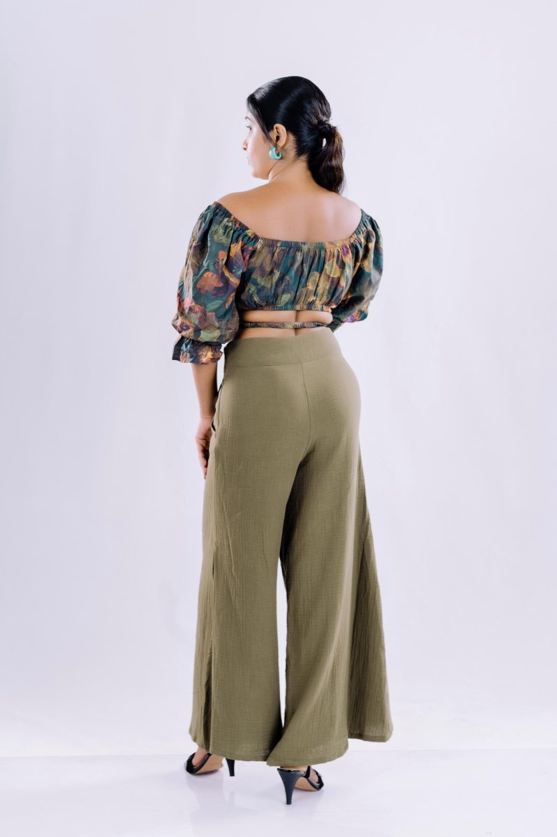 Dark Floral Off-Shoulder Puff Sleeve Crop Top - Image 5